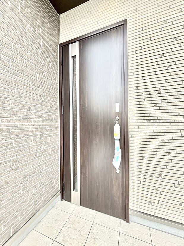 【玄関】大切な家族、来客を出迎える玄関。