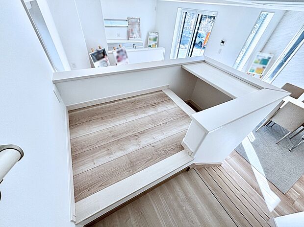 【その他設備(コミュニケーションブリッジ)】家族がどこにいても常に気配が感じられる場所。船のブリッジのように家の全体を見渡せます。