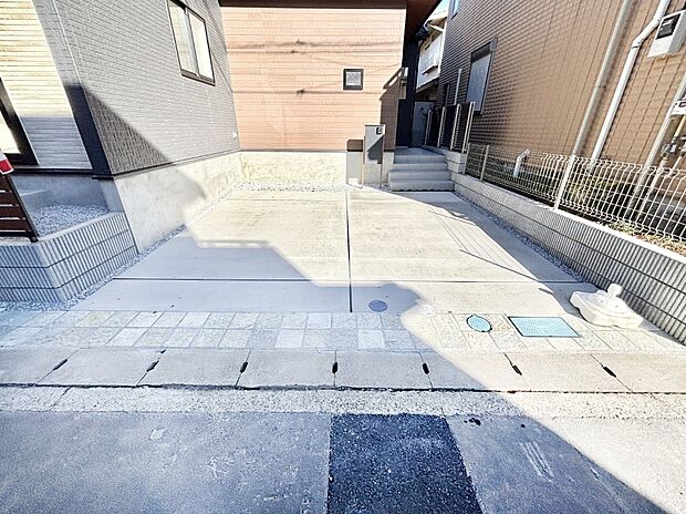 【駐車場】駐車3台可能！急なお客様の駐車に。また、ご家族の自転車スペースとしても大活躍。