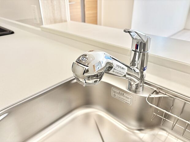 【その他設備(浄水器)】いつでも清潔なおいしいお水を。一つの水栓で水道水と浄水を使い分け。