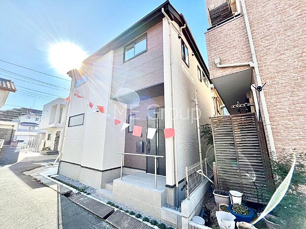 【現地外観写真】たっぷりの陽光と心地よい風が舞い込む住まい