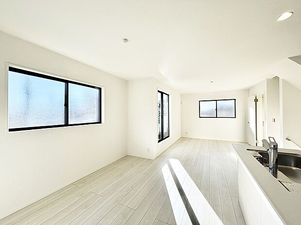 【ダイニング】家族が自然と集まる憩いのスペースになりそう