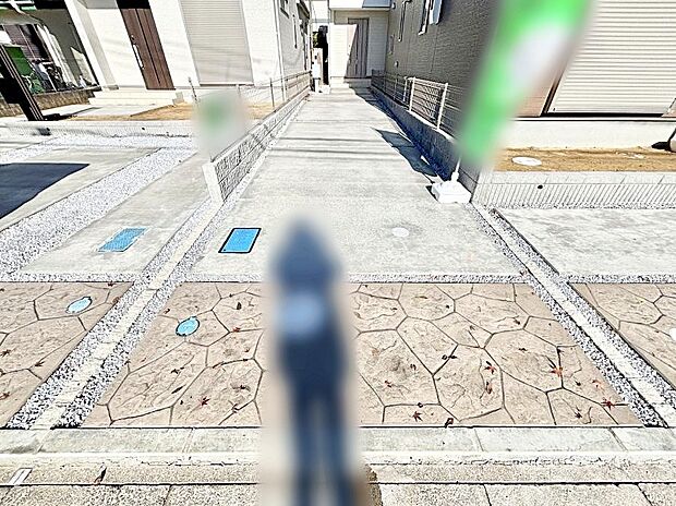 【駐車場】駐車2台可能！急なお客様の駐車に。また、ご家族の自転車スペースとしても大活躍。