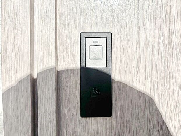 【玄関】ラクラク開錠！スマートコントロールキー。