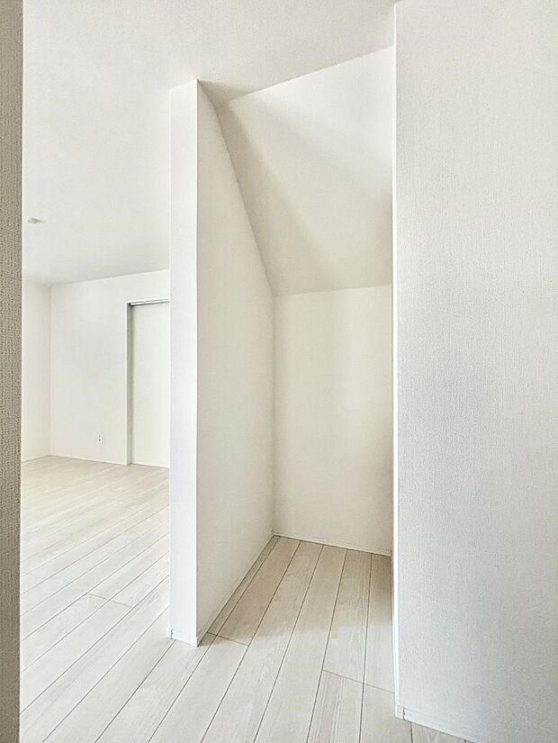 【その他設備(パントリー)】キッチンにはパントリー！食材のストックはもちろん、日用品の収納など使い方はいろいろ！