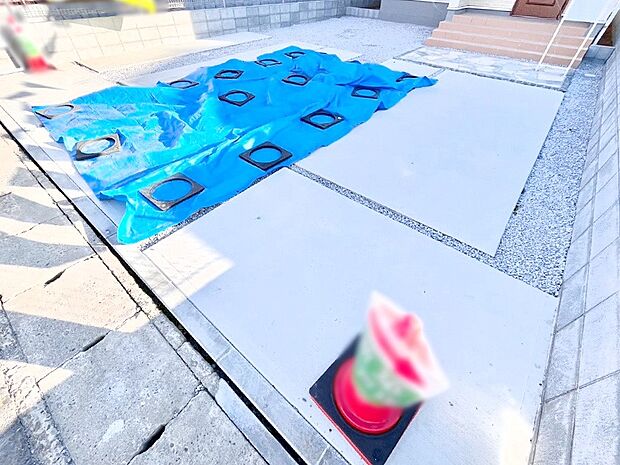 【駐車場】車の出し入れスムーズ！並列駐車2台分のカースペース付きです。