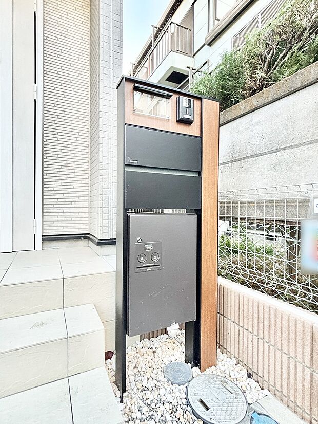 【その他現地】表札・インターホン・ポストをひとつに集約