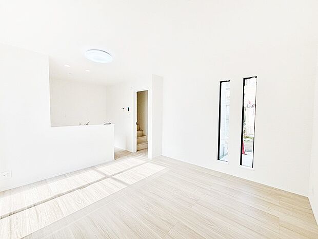 【ダイニング】家族の笑顔が自然と生まれてくる、そんな雰囲気のダイニングに仕上がっています。