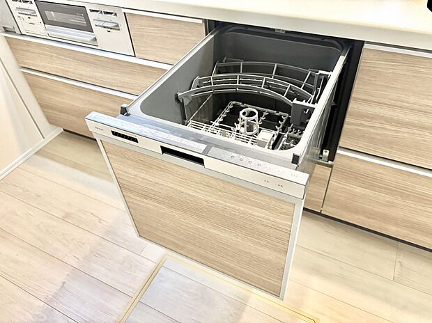 【その他設備(食洗機)】面倒なお片づけは食洗機にお任せ！家事の負担が減って、時間にも気持ちにもゆとりができます。