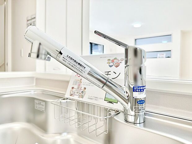 【その他設備(浄水器)】いつでも清潔なおいしいお水を。一つの水栓で水道水と浄水を使い分け。