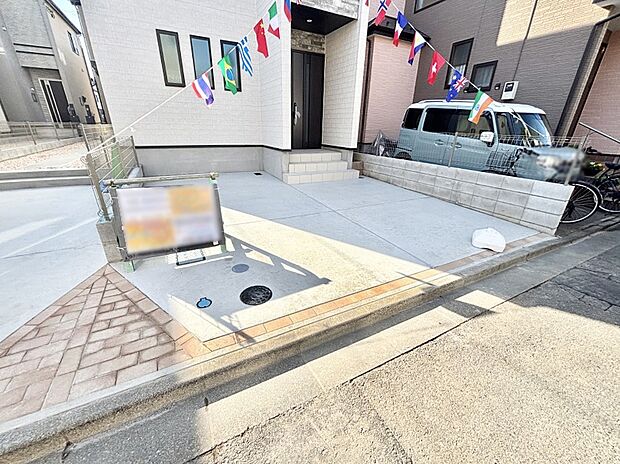 【駐車場】2台（車種による）駐車可！ご家族みんなの自転車も置ける広々カースペース。