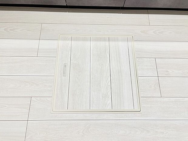 【その他設備(床下収納)】床下収納付き！日用品・非常用品の収納にも大活躍。