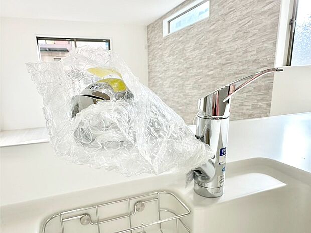 【その他設備(浄水器)】いつでも清潔なおいしいお水を。一つの水栓で水道水と浄水を使い分け。