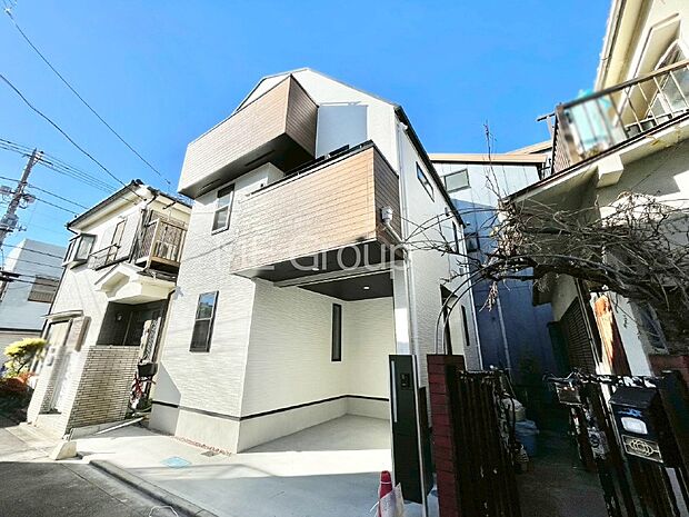 【現地外観写真】たっぷりの陽光と心地よい風が舞い込む住まい