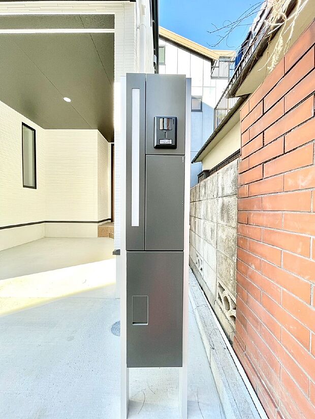 【その他現地】シンプルなデザインのポスト