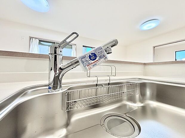 【その他設備(蛇口一体型浄水器)】浄水器一体型のキッチンで洗い物用・料理用と切り替え簡単！キッチンワークをより快適にします！