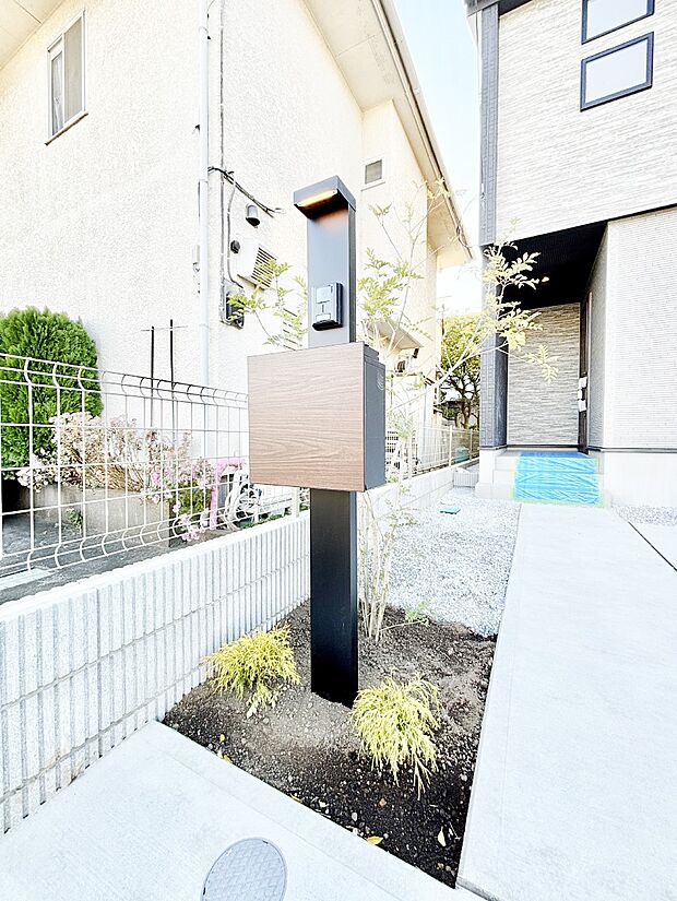 【その他現地】表札・インターホン・ポストをひとつに集約