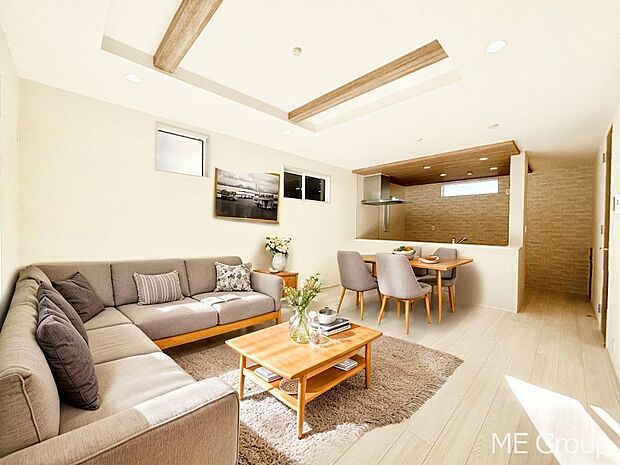 【リビング】折上天井がＬＤＫに開放感をプラス！家族みんながゆったり寛げます　※家具はCGです