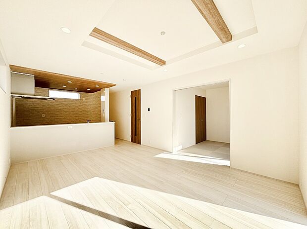 【ダイニング】家族の笑顔が自然と生まれてくる、そんな雰囲気のダイニングに仕上がっています。