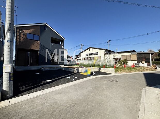 【前面道路含む現地写真】東武伊勢崎線「花崎」駅　徒歩13分。ここから始まる新生活を応援いたします！ 