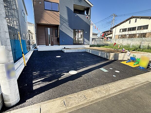 【駐車場】駐車2台可能！急なお客様の駐車に。また、ご家族の自転車スペースとしても大活躍。