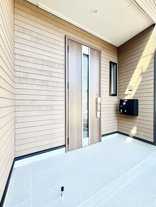 【玄関】大切な家族、来客を出迎える玄関。