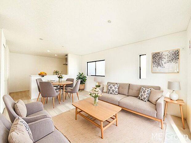 【リビング】落ち着いた雰囲気のＬＤＫは家族みんなの快適空間※家具はCGです