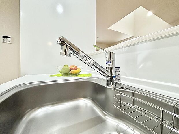 【その他設備(浄水器)】いつでも清潔なおいしいお水を。一つの水栓で水道水と浄水を使い分け。