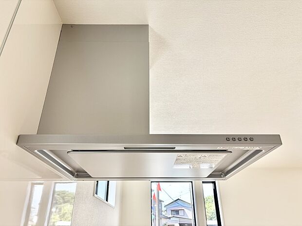 【冷暖房・空調設備(レンジフード)】フラットタイプのレンジフード、お手入れがしやすいですね！