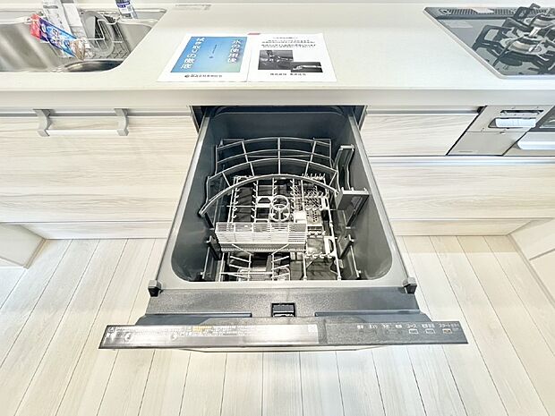 【その他設備(食洗機)】面倒なお片づけは食洗機にお任せ！家事の負担が減って、時間にも気持ちにもゆとりができます。