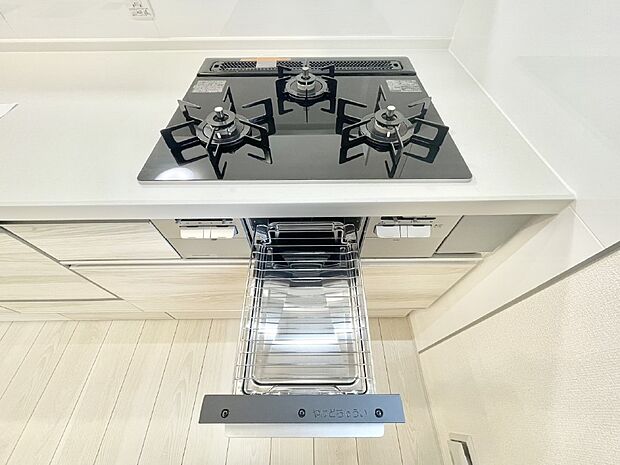 【その他設備(Ｓｉセンサーコンロ)】ガスコンロはＳｉセンサー搭載。火力調節や焦げ付き・消し忘れも防いでくれます。