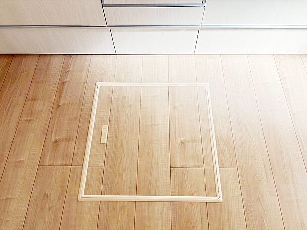 【その他設備(床下収納)】床下収納付き!日用品・非常用品の収納にも大活躍。