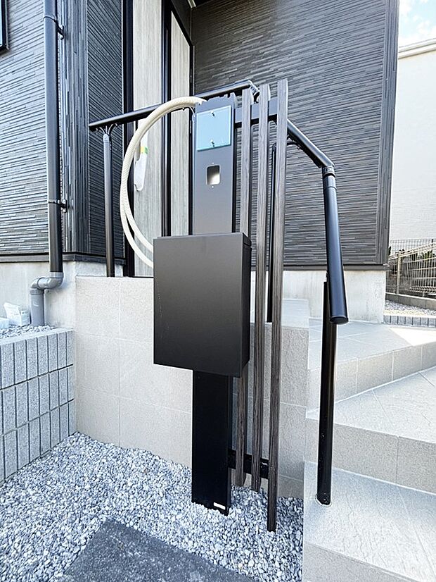 【その他現地】シンプルデザインのポスト。