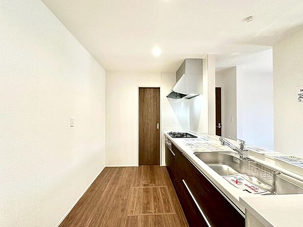 【キッチン】ゆとりあるキッチンではご家族と楽しくお料理ができます。