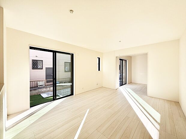 【ダイニング】家族の笑顔が自然と生まれてくる、そんな雰囲気のダイニングに仕上がっています