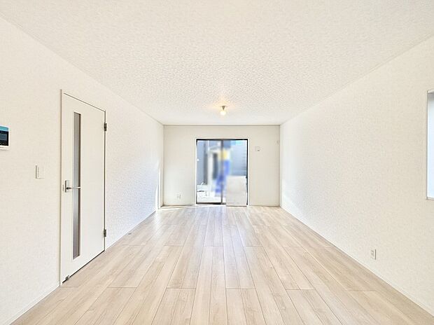 【リビングダイニング】家族団らんの時間も増えそうなくつろぎのリビングダイニング。