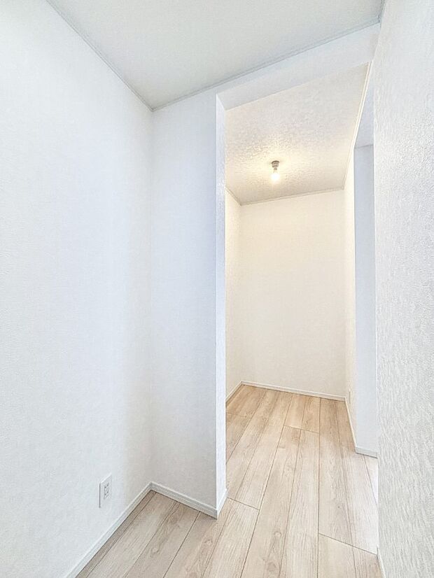 【その他設備(パントリー)】食材のストックはもちろん、日用品の収納など使い方はいろいろ!