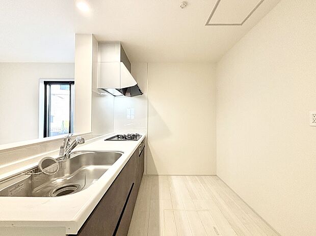 【キッチン】ゆとりあるキッチンではご家族と楽しくお料理ができます。