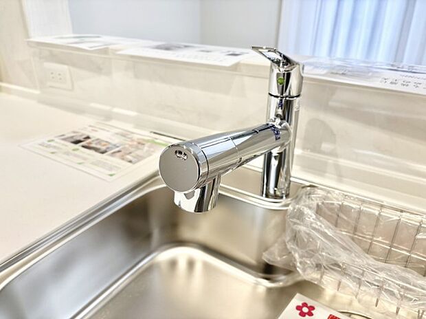 【その他設備(浄水器)】いつでも清潔なおいしいお水を。一つの水栓で水道水と浄水を使い分け。