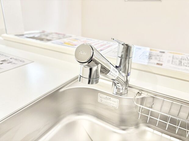 【その他設備(浄水器)】いつでも清潔なおいしいお水を。一つの水栓で水道水と浄水を使い分け。