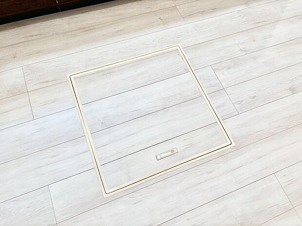 【その他設備(床下収納)】床下収納付き!日用品・非常用品の収納にも大活躍。