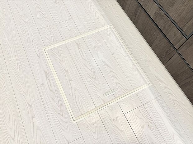 【その他設備(床下収納)】床下収納付き!日用品・非常用品の収納にも大活躍。