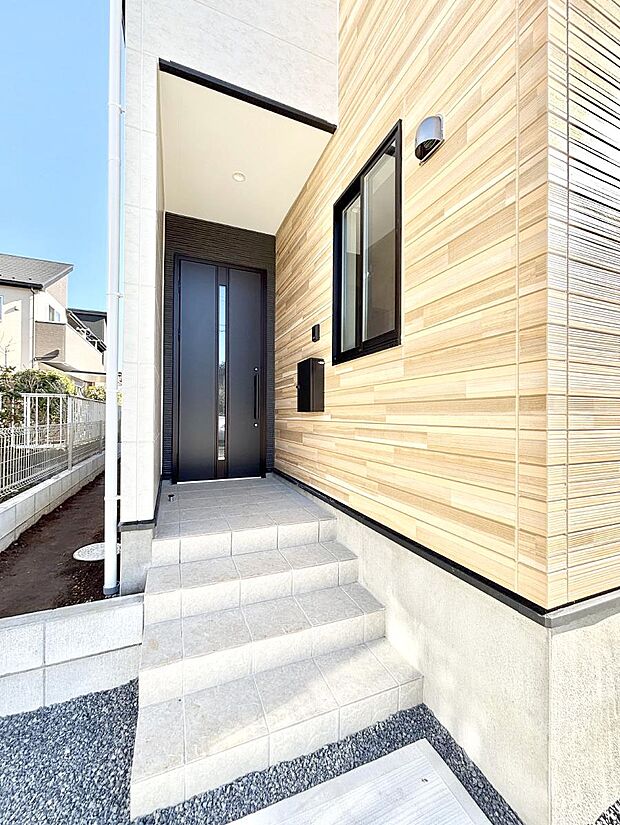 【玄関】大切な家族、来客を出迎える玄関。