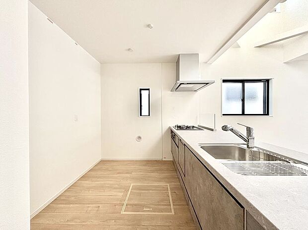 【キッチン】ゆとりあるキッチンではご家族と楽しくお料理ができます。