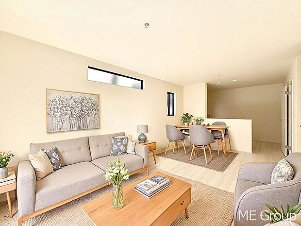 【リビング】ご家族の賑やかな話し声で包まれる明るいリビング ※家具はCGです