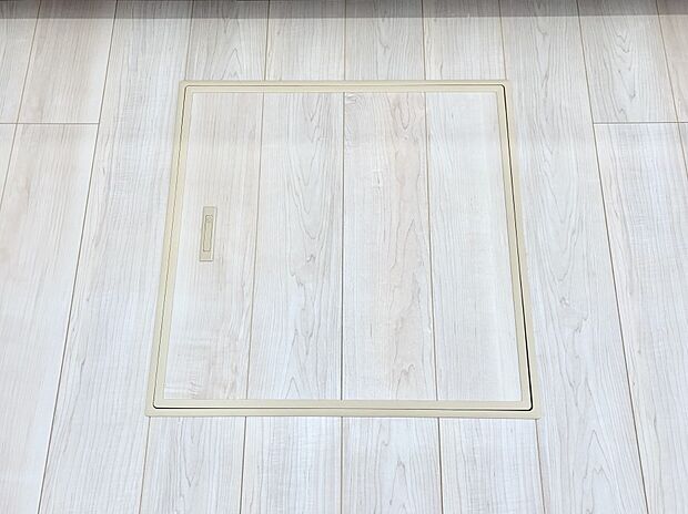 【その他設備(床下収納)】床下収納付き!日用品・非常用品の収納にも大活躍。