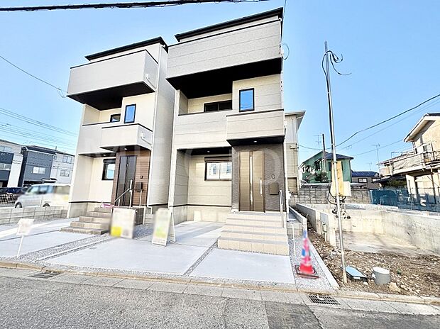 【現地外観写真】洗練された外観、上質な住空間が広がる室内は永く安心して過ごせる住居です。