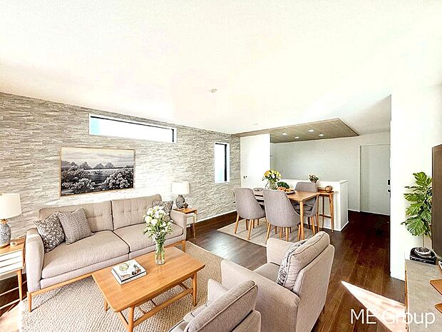 【リビング】ご家族の賑やかな話し声で包まれる明るいリビング ※家具はCGです