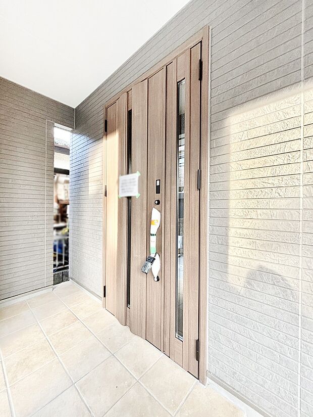 【玄関】大切な家族、来客を出迎える玄関。