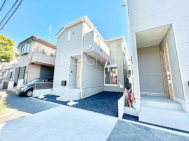 【現地外観写真】洗練された外観、上質な住空間が広がる室内は永く安心して過ごせる住居です。